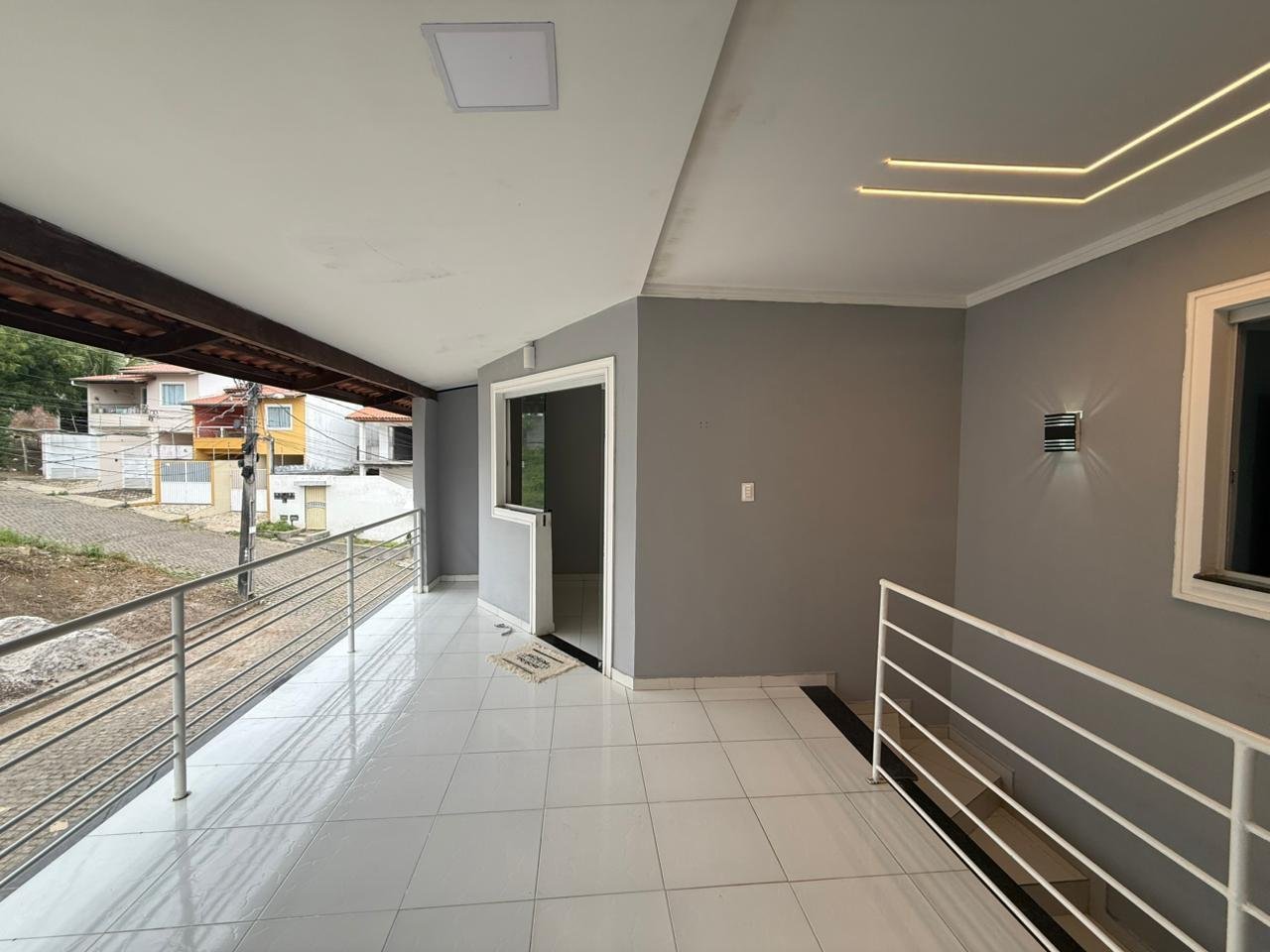 Village 2/4 no Loteamento São Santiago - Maria Preta